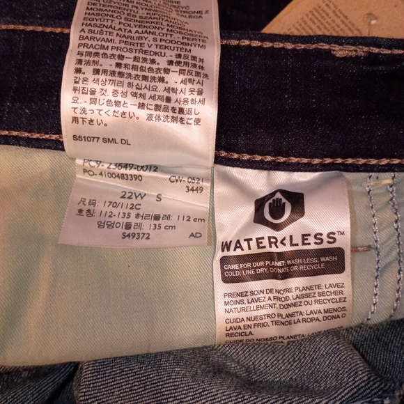 Levi's Sculp Hypersoft Classic Bootcut Denim Jeans 22W - Picture 11 of 11